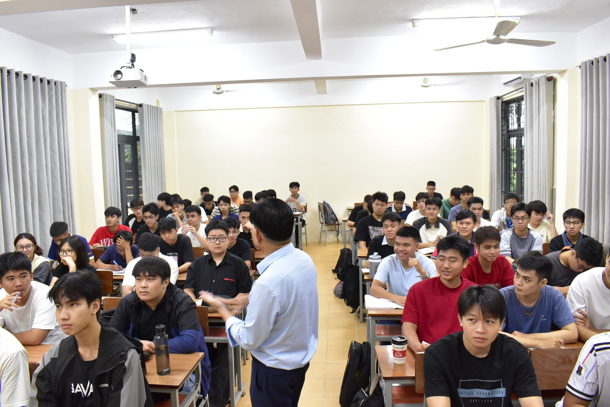 Chào đón tập thể 26X3_DS – Chuyên ngành Xây dựng đường sắt tốc độ cao và Đường sắt đô thị